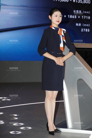 高挑礼仪肉丝美腿小姐姐