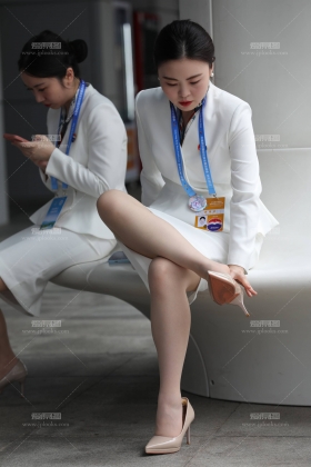 后台脱鞋挑鞋休息的礼仪肉丝白色制服优雅知性