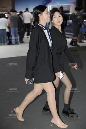 素人超薄肉丝透明凉高美腿小姐姐