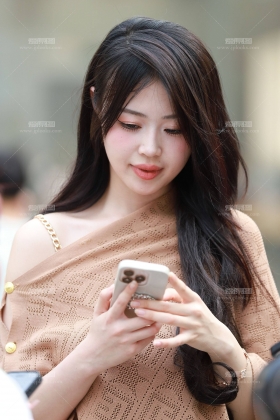 斜领时尚连衣裙