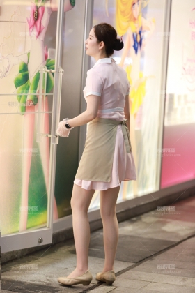 夜幕下的肉丝好利来小姐姐【套图➕单反视频】