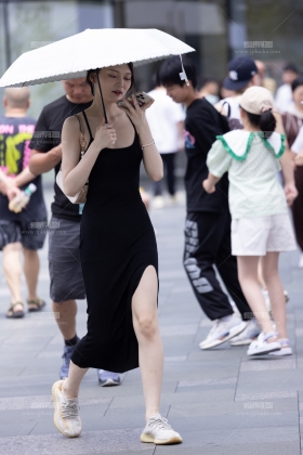 230630-6=21 街拍黑裙吊带韵味少妇