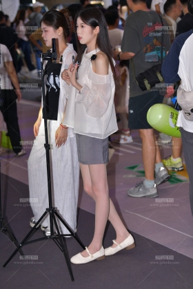 苗条丝袜小姐姐白鞋 250602-114