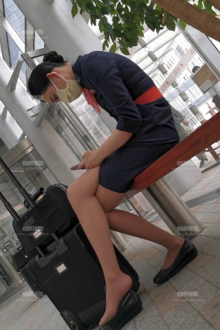 4K视频罕见东航空姐棕色丝袜挑鞋玩鞋震撼