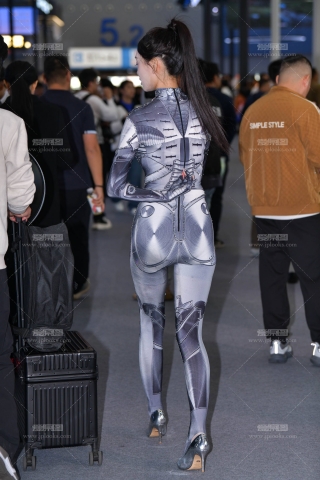 紧身裤套装美女 251124–65