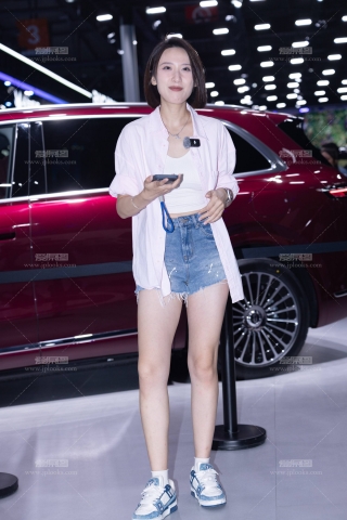 25829-6=39 爱穿LV的热裤女主播