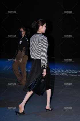 长裙肉色丝袜凉拖苗条小姐姐 22-10-27-55