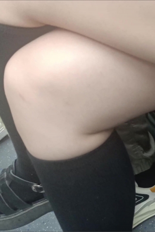 短裙下的绑腿袜美腿妹子的灰白头发8hbtfmmdqxd