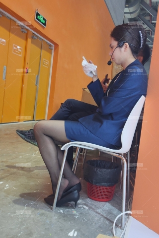 4K视频后台偶遇案场顾问黑丝脱鞋真实刺ji