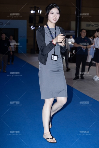 LB010-41P 美女销售看到我在拍她，心里乐开了花